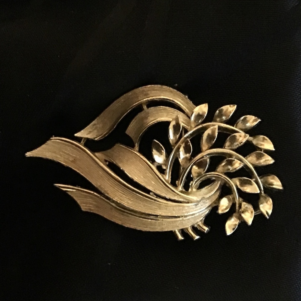 Vintage Lisner Brooch  , leaves are shaped, ribbon is brushed, Circa 1955-60